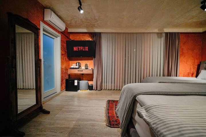 Room 75 of 244