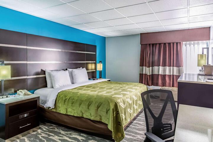 1 King Bed (3 of 4)