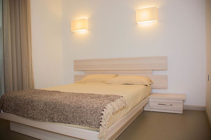 Room 9 of 27