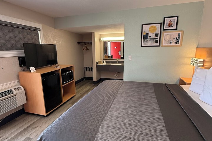 Room 5 of 46