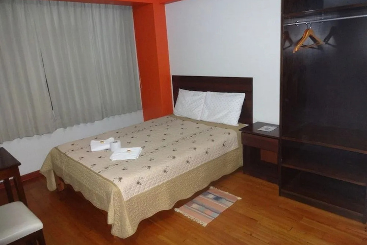 Room 5 of 11