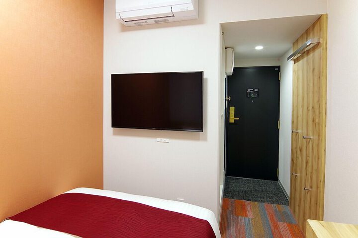 Room 13 of 20