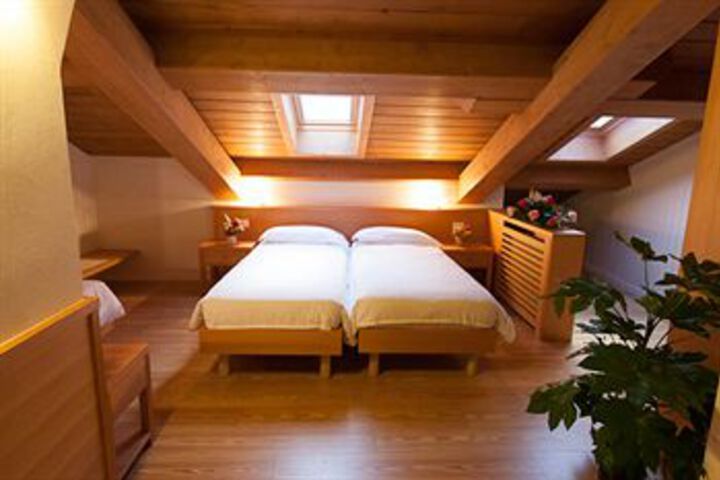 Room 8 of 28