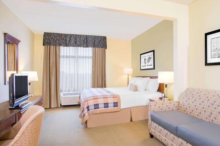 1 King Bed (4 of 5)