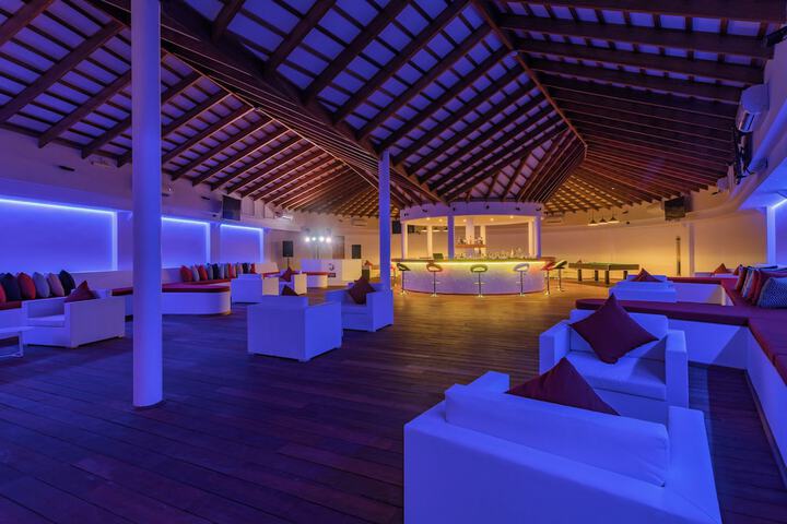 Lounge 63 of 122