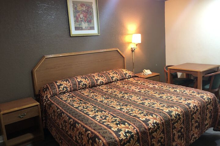 1 King Bed (1 of 4)