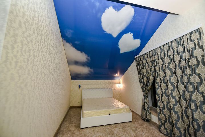 Room 8 of 18