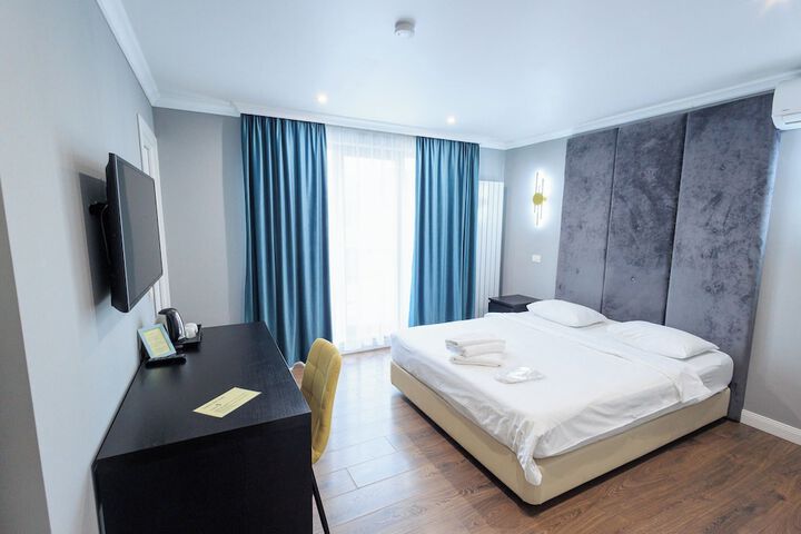 Room 6 of 25