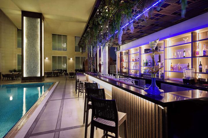 Lounge 54 of 69