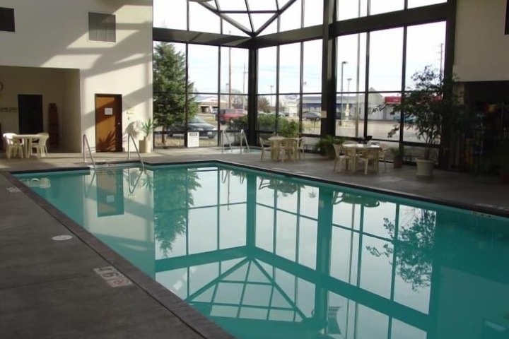 Hotel Pool