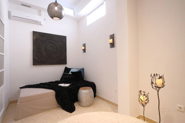 Room 8 of 10