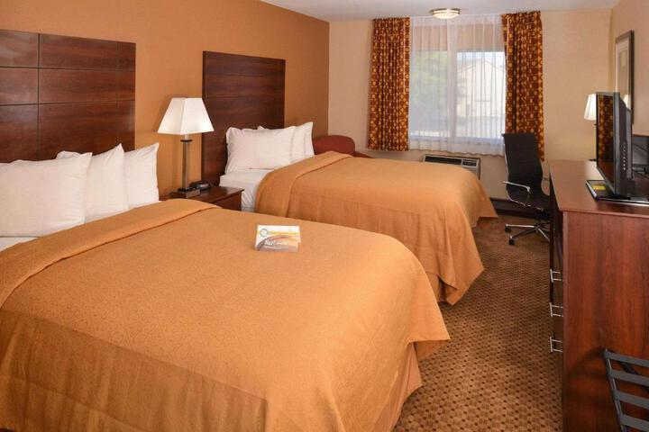 2 Double Beds (4 of 7)