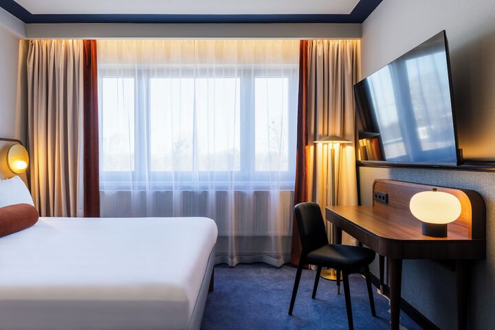 Room 3 of 78
