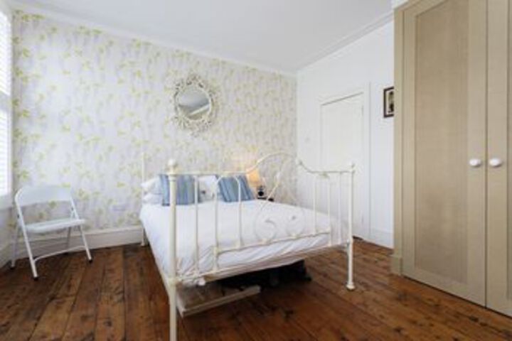 Room 8 of 16