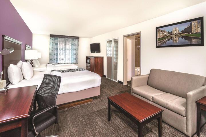 2 Queen Beds Accessible (2 of 5)