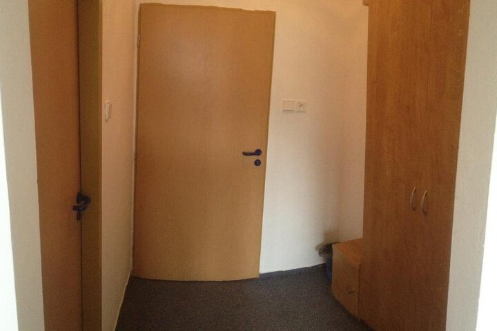 Room 8 of 16