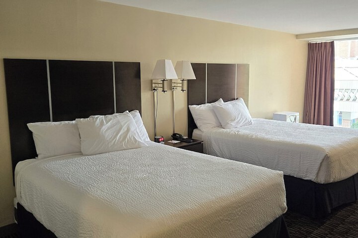 2 Queen Beds (31 of 31)