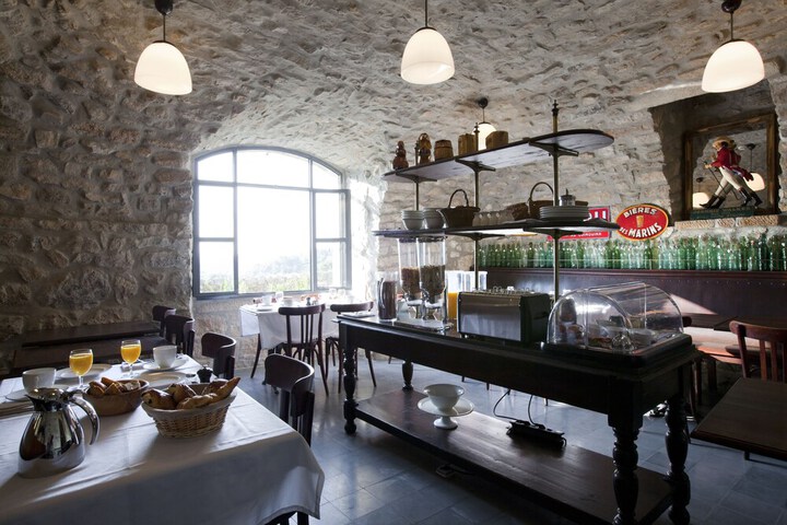 Dining 54 of 66