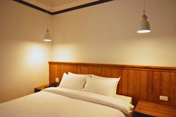 Room 28 of 65