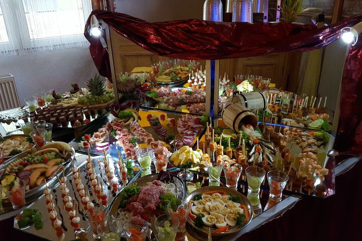 Dining 79 of 144