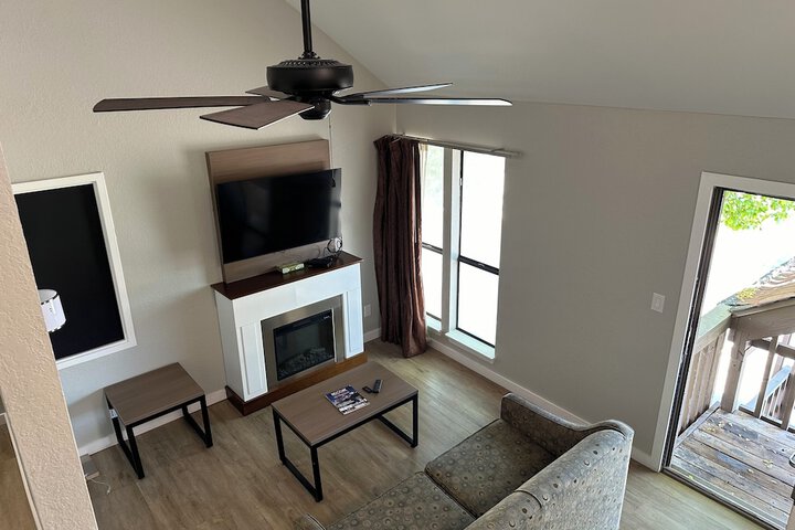 Room 16 of 38