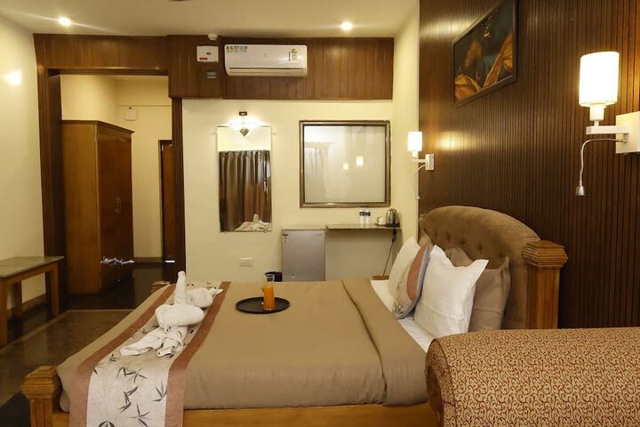 Room 32 of 100