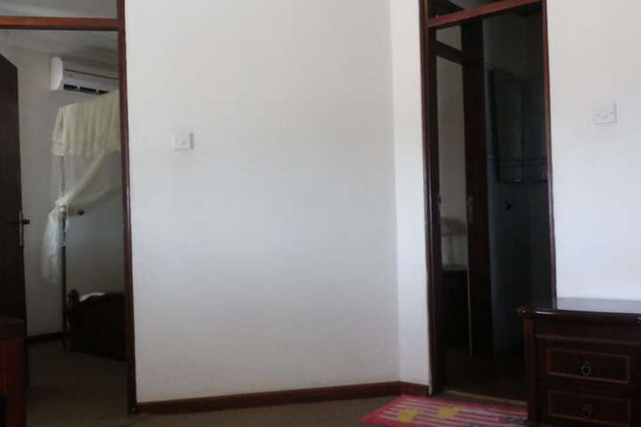 Room 16 of 60