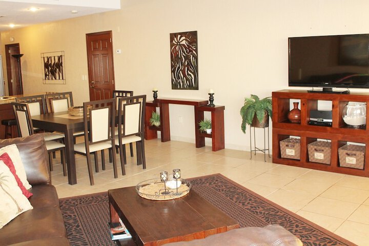 Room 323 of 599