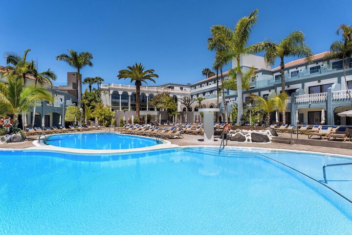 Hotel Pool