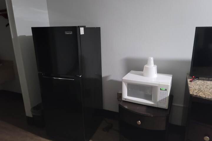 2 Queen Beds Kitchen (3 of 6)