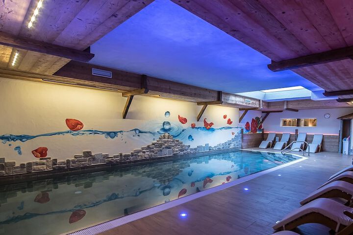 Hotel Pool