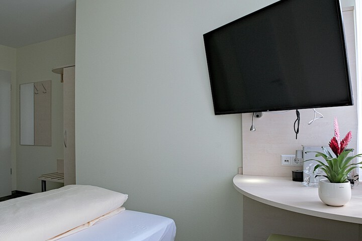 Room 33 of 58