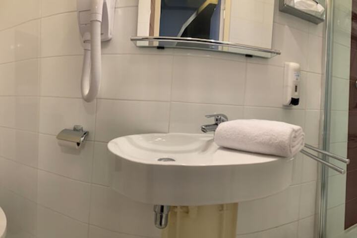 Room 21 of 45