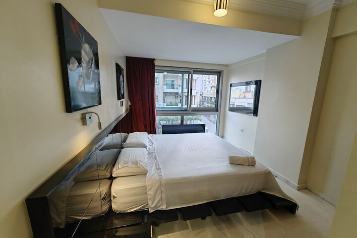 Room 8 of 404