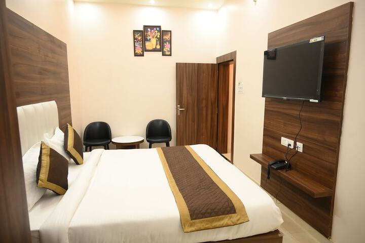 Room 21 of 38