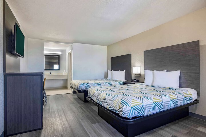 Room 11 of 29