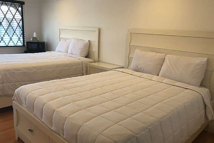 Standard Queen Bed City View (4 of 22)