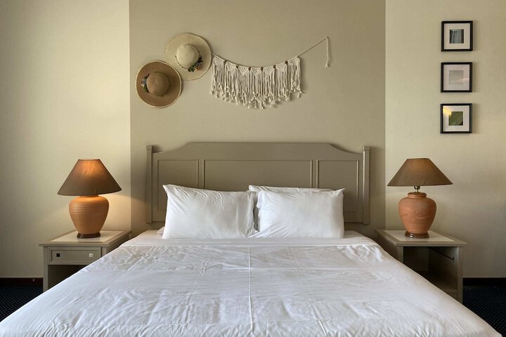 Room 34 of 650