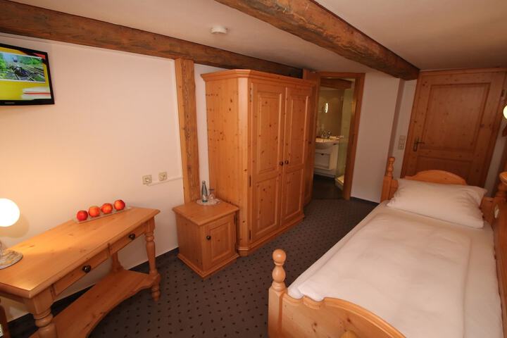 Room 9 of 51