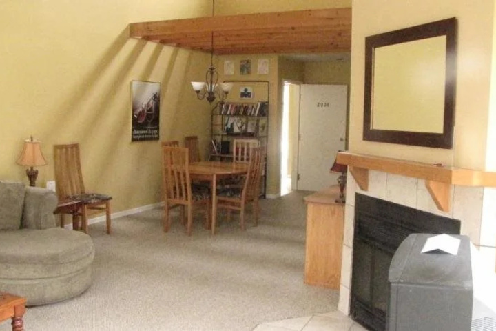 Room 4 of 38