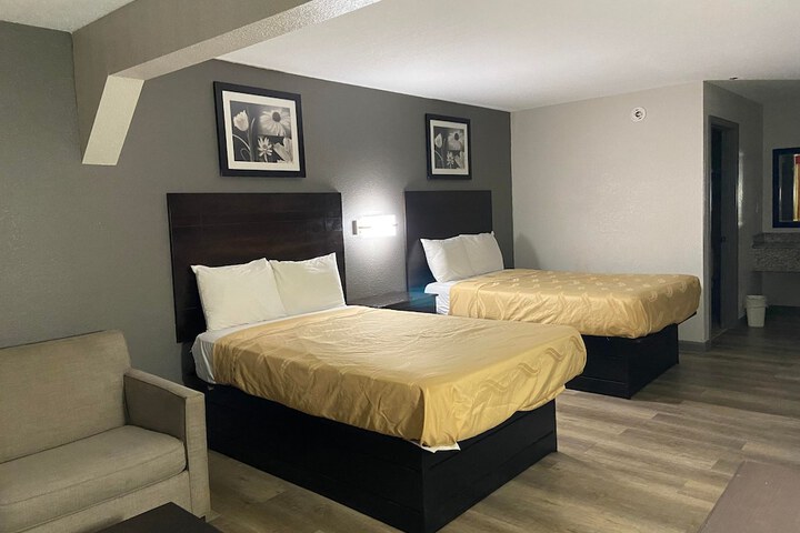 2 Double Beds (1 of 5)