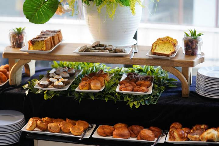 Breakfast/Coffee Service 108 of 163