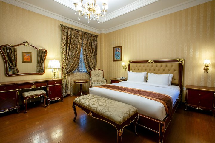 Room 8 of 113