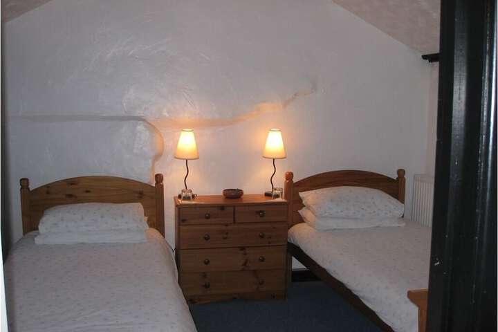Room 4 of 5