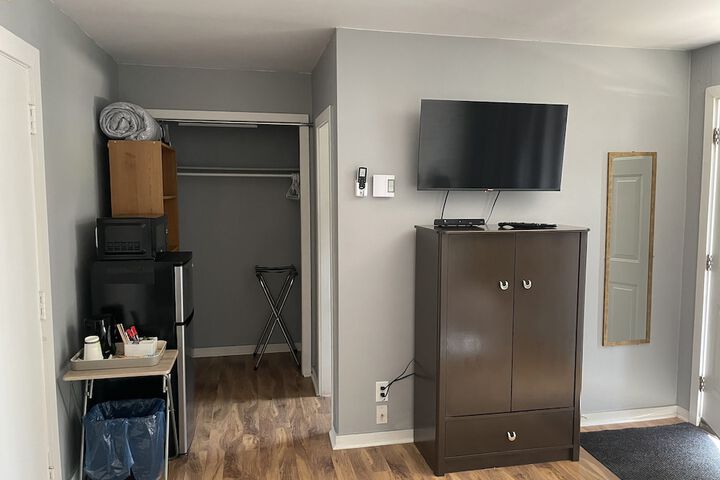 Room 6 of 25