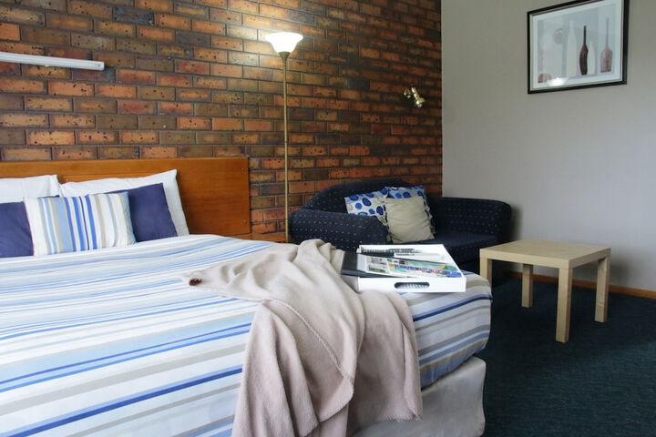 Room 8 of 33