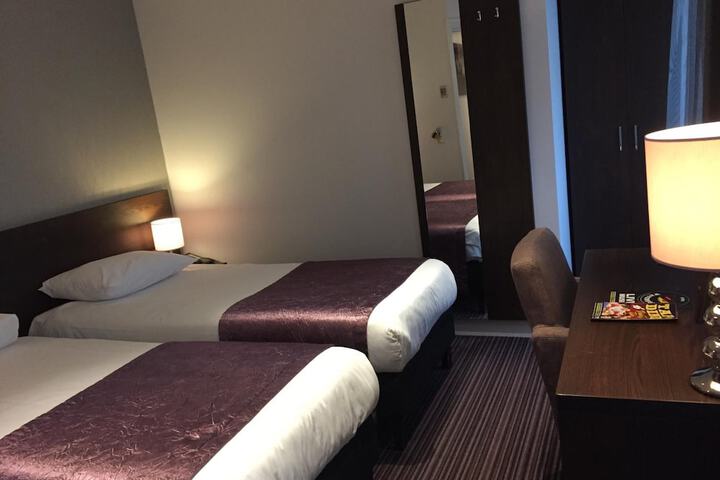 Room 18 of 40