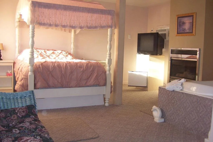Room 7 of 10