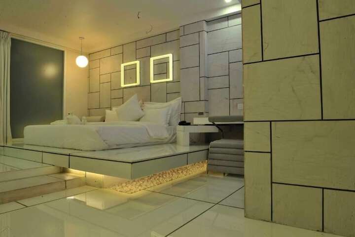 Room 25 of 60