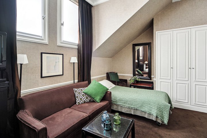 Room 15 of 30
